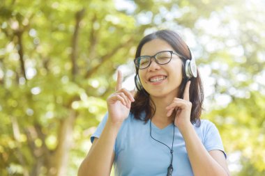 Asyalı kadın müzik.