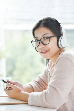 Asyalı kadın müzik.