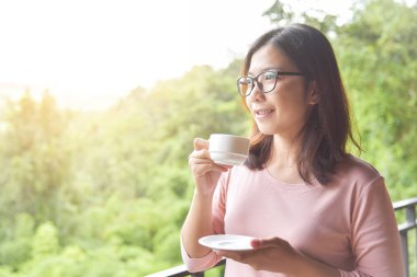 Kadın gözlük kahve holding.