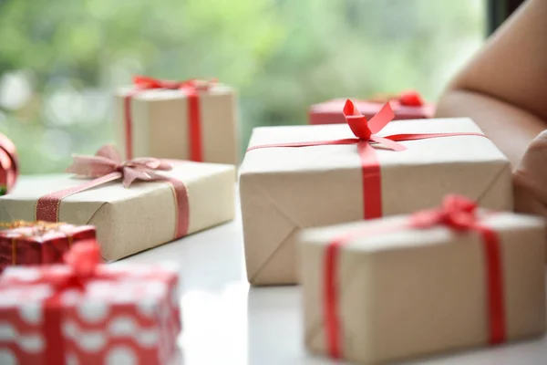 Braune Geschenkboxen. — Stockfoto