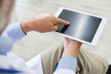 Doktor dijital tablet kullanma.