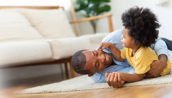 Happy African Father Little Child Son Spending Time Playing Home — Stock Photo, Image