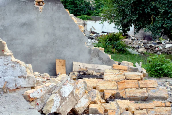 A ruined house made of stone. Ruins — Stock Photo, Image