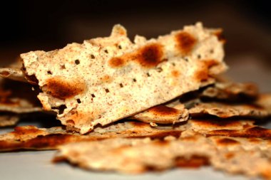 Kırık matzo. Pesach bayram. Yahudi Fısıh Bayramı.