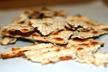 Kırık matzo. Pesach bayram. Yahudi Fısıh Bayramı.