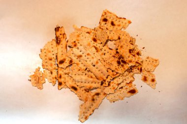 Kırık matzo. Pesach bayram. Yahudi Fısıh Bayramı.