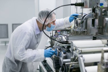 bilim adamı iş ile üretim makine laboratuarında