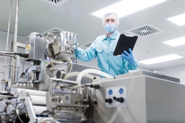 bilim adamı kontrol okuma makinesi