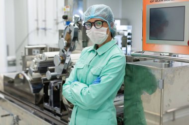 Denetim Masası duran sevimli bilim adamı