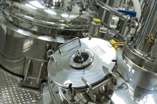 büyük çelik Hidrofor sıkıştırma kapaklı