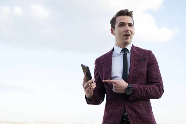 Homme avec le téléphone — Photo