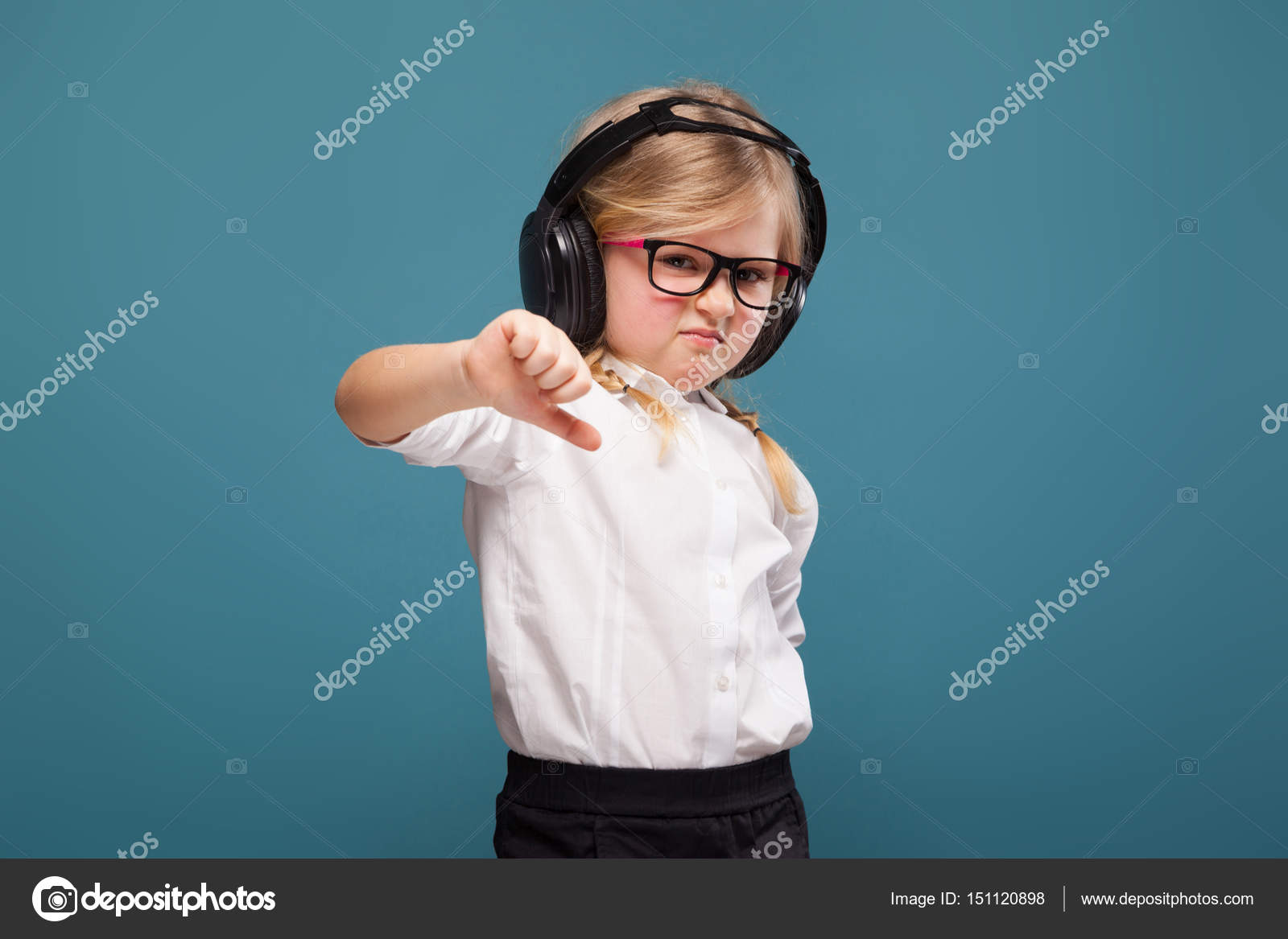 Vit flicka svarta män