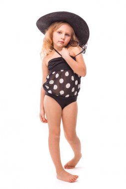 Siyah mayo, küçük sarışın kız