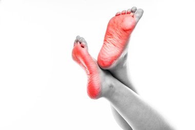 ayakları üzerinde bakımlı kuru cilt 