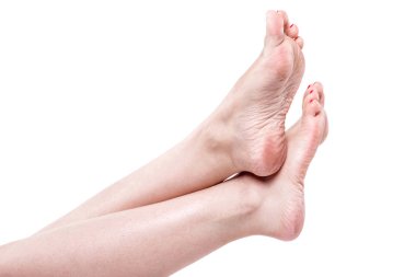 ayakları üzerinde susuz cilt