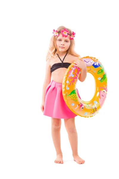 Jolie fille avec anneau en caoutchouc coloré — Photo
