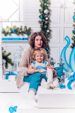 Noel kızı kadınla