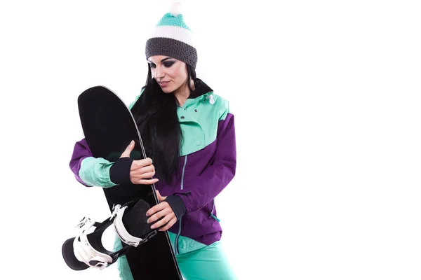 Γυναίκα στο σκι μωβ κοστούμι με snowboard — Φωτογραφία Αρχείου