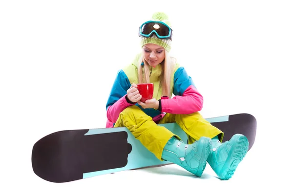 Femme en combinaison de ski avec snowboard — Photo