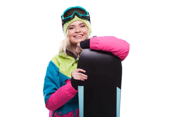 Vacker ung kvinna med snowboard — Stockfoto