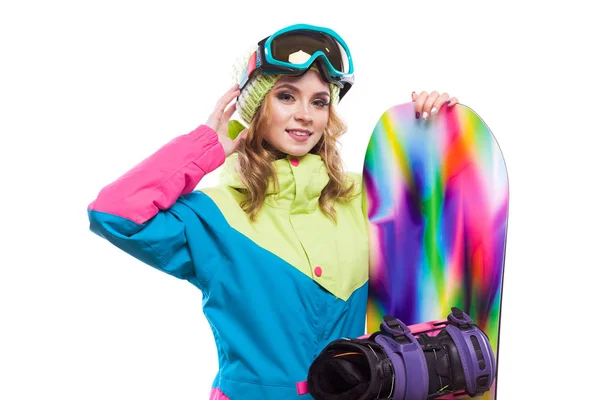 Красивая девушка в лыжном костюме с сноубордом — стоковое фото