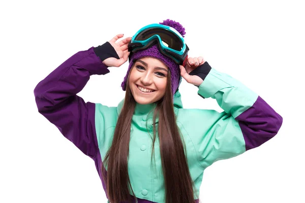 Jonge vrouw in paarse ski-outfit — Stockfoto