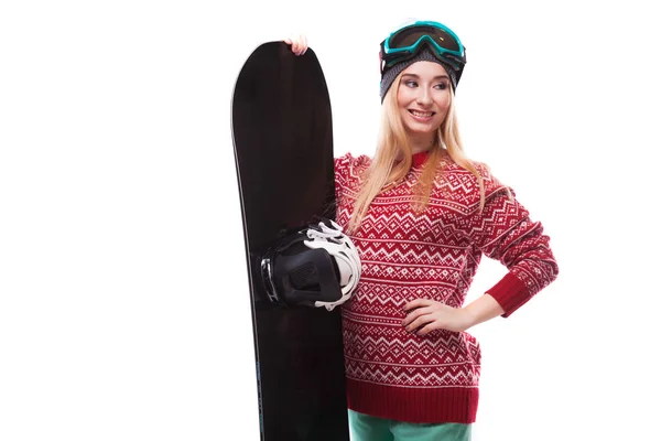 Femme en pull rouge avec snowboard — Photo
