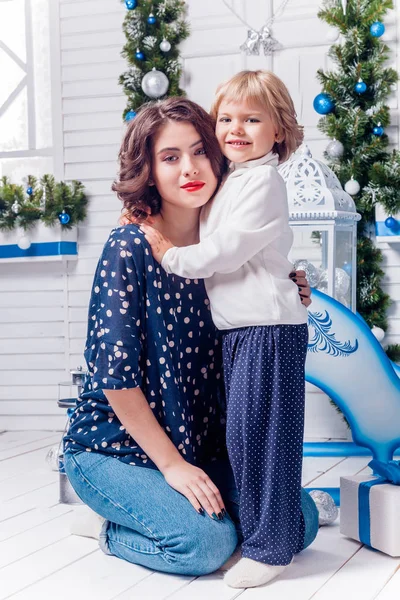 Woman with cute girl — Stock Photo, Image