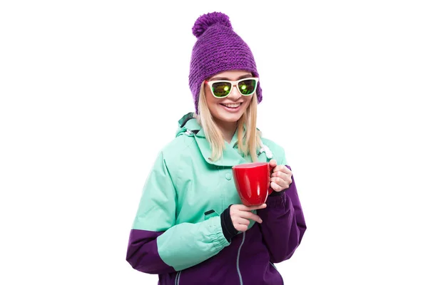 빨간 컵 스키 복장 여자 — 스톡 사진