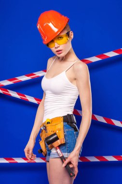 kask binada çekici kadın 