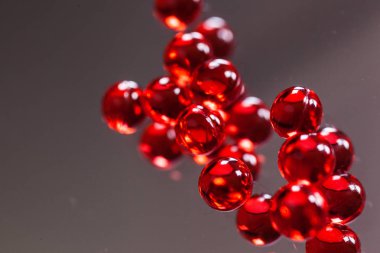 kırmızı tıbbi kapsüller