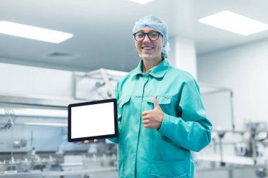 tablet ile endüstriyel bilim adamı