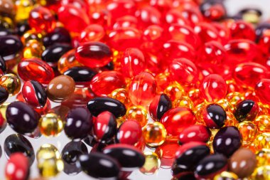 Yansıtılmış yüzeyi renkli kapsül