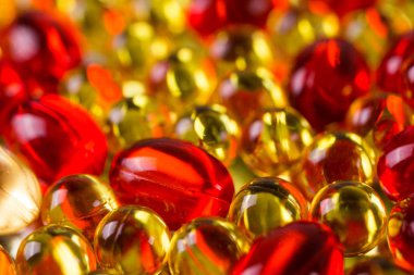 Sarı ve kırmızı tıbbi kapsül