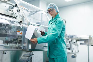 tablet ile endüstriyel bilim adamı