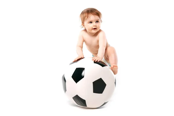 大きなサッカー ボールと赤ちゃん — ストック写真