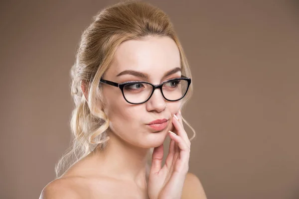 Hermosa rubia en gafas —  Fotos de Stock