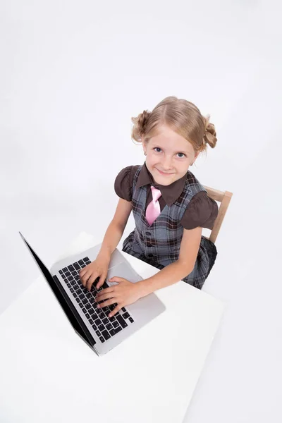 Estudante trabalhando no laptop — Fotografia de Stock