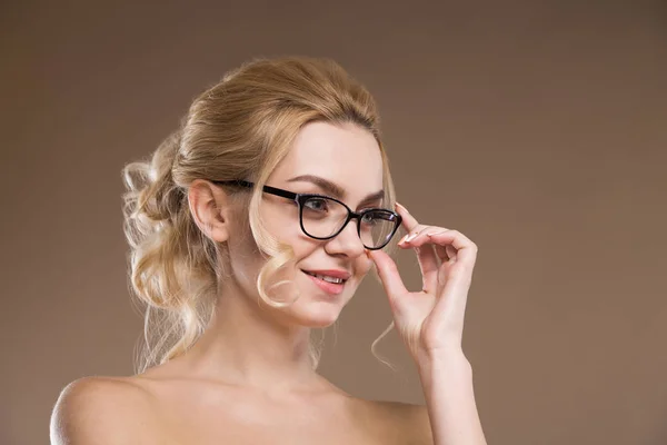 Bella bionda in occhiali — Foto Stock