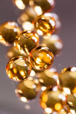 Sarı tıbbi kapsül