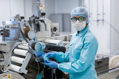 bilim adamı tarafından makine milleri ile 