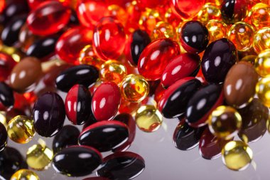 Yansıtılmış yüzeyi renkli kapsül