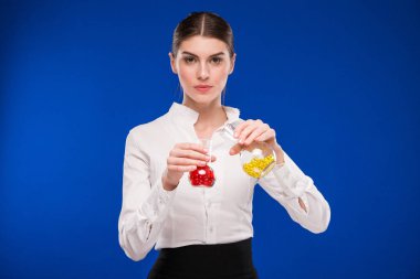 test tüpleri ve hapları ile kız