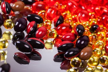 Yansıtılmış yüzeyi renkli kapsül