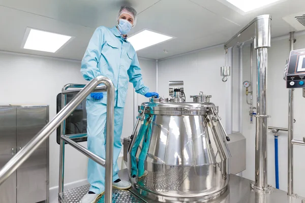 Scientist stand near big metal barrel — Stock Photo, Image