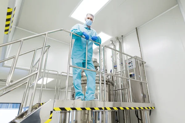 Cientista que trabalha em laboratório de plantas — Fotografia de Stock