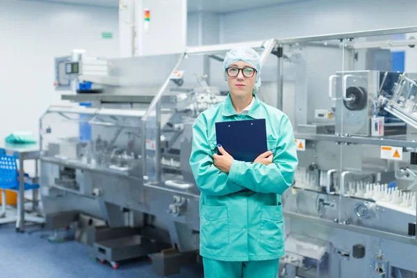 Industrial scientist with tablet — Stock Photo, Image
