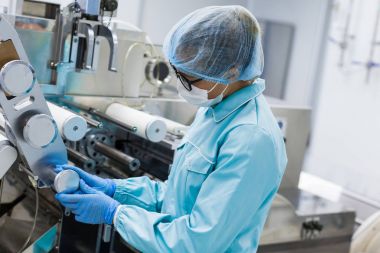 bilim adamı tarafından makine milleri ile 