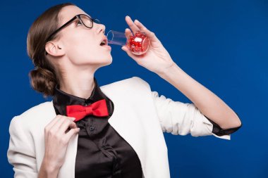 test tüpü içinde el ile kız