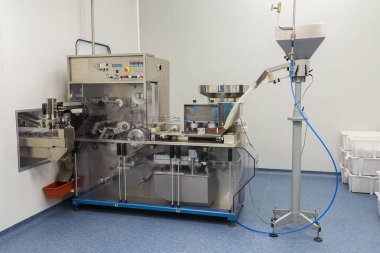 bitki odasında sıralama makinesine